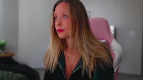 Snapshot of alex499990 chatting on February 2025 05:36:02 PM alex online show from February 2025 05:36:02 PM