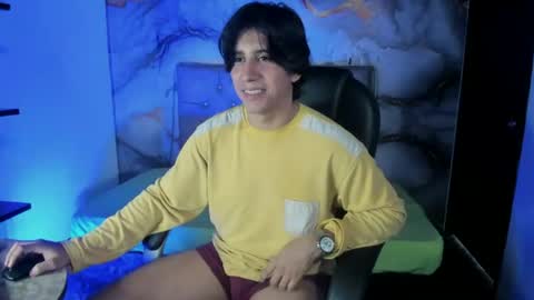 Snapshot of alex_cano chatting on June 2026 12:49:01 PM alex online show from June 2026 12:49:01 PM