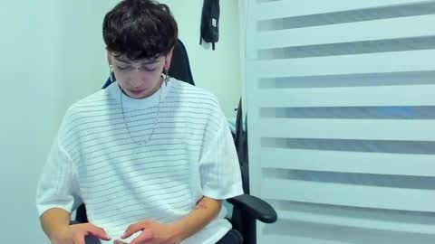 Snapshot of alex_poett chatting on January 2025 06:13:02 AM Residente0xxx online show from January 2025 06:13:02 AM