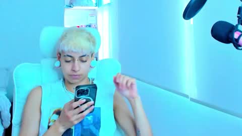 Snapshot of alex_poett chatting on November 2025 06:18:01 PM Residente0xxx online show from November 2025 06:18:01 PM