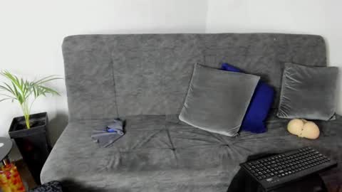 Alex Woll online show from September 2025 09:33:02 AM