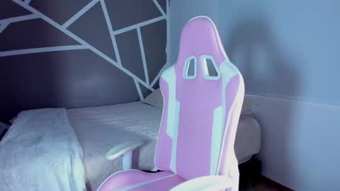 Snapshot of alexa_fox18 chatting on April 2026 06:03:01 PM Alexa online show from April 2026 06:03:01 PM