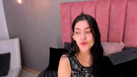 Alexa Thaylor online show from November 2025 03:14:02 PM