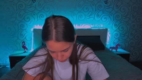 Snapshot of alexabarkley chatting on December 2024 06:47:01 AM angel online show from December 2024 06:47:01 AM