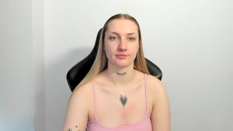 Snapshot of alexafragile chatting on June 2026 11:25:02 AM Alexa online show from June 2026 11:25:02 AM