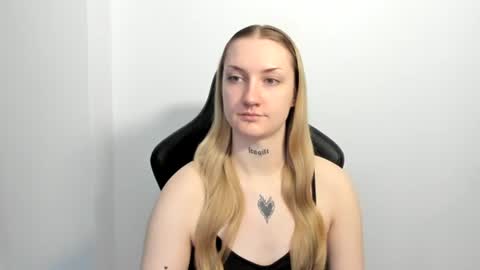 Snapshot of alexafragile chatting on June 2026 10:46:02 AM Alexa online show from June 2026 10:46:02 AM
