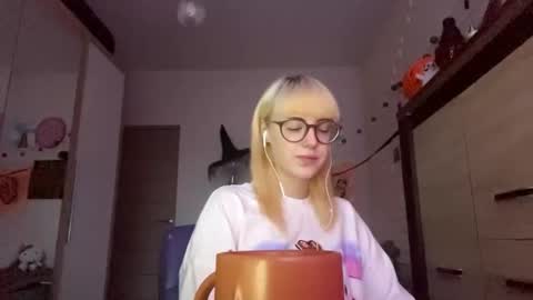 Snapshot of alexandragaber chatting on November 2025 02:06:02 PM Lia online show from November 2025 02:06:02 PM