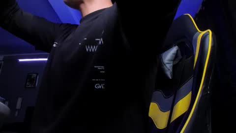 alexgiraldo__ online show from October 2025 02:33:01 AM