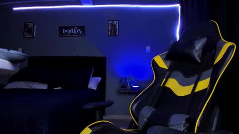 alexgiraldo__ online show from October 2025 02:15:01 AM