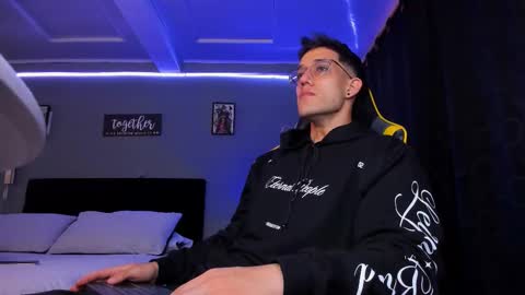 alexgiraldo__ online show from December 2025 11:48:01 AM