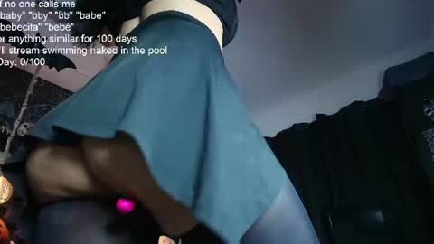 Snapshot of alexhoe_ chatting on July 2026 06:56:01 PM Alex online show from July 2026 06:56:01 PM