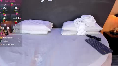 Alexia online show from October 2025 04:24:02 AM