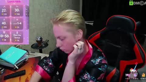 Alexis online show from September 2025 07:46:02 PM