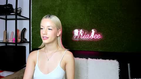 alexisbanx online show from July 2026 05:40:01 PM