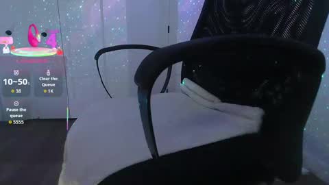 alex online show from November 2025 03:01:02 AM