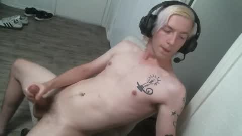 Snapshot of alexxxmic chatting on November 2025 04:30:01 PM Alexxxmic online show from November 2025 04:30:01 PM