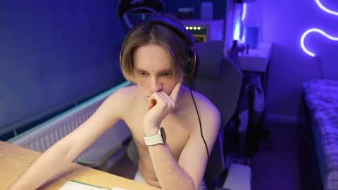 Alexycutie online show from April 2026 02:04:02 PM