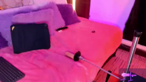 Mey online show from December 2025 05:20:01 PM