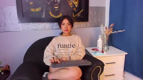  Alice Evans online show from January 2025 04:13:01 PM