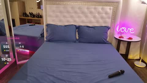 Snapshot of alice_gold__ chatting on October 2025 12:33:02 AM Ur future wife Alice 8 pm - 4 am NY time online show from October 2025 12:33:02 AM