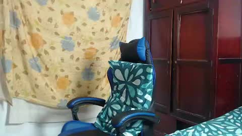 Snapshot of alice_julls chatting on June 2026 06:45:01 PM alice online show from June 2026 06:45:01 PM