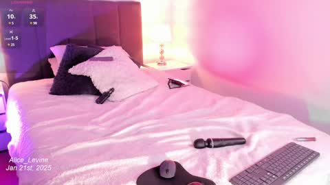 Alice  online show from January 2025 12:48:02 AM