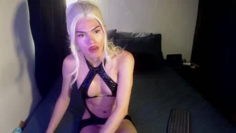 Snapshot of alice_m00nn chatting on May 2026 04:04:02 PM alice_m00nn online show from May 2026 04:04:02 PM
