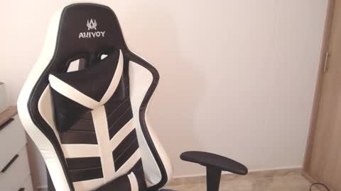 Snapshot of alice_middle01 chatting on March 2025 07:28:02 PM Alice online show from March 2025 07:28:02 PM