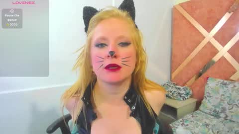 alicecat01 online show from November 2025 06:23:02 PM