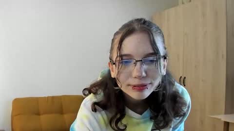 Snapshot of alicecutness chatting on June 2026 05:32:02 AM Alice online show from June 2026 05:32:02 AM