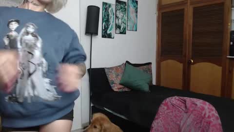 alicee_logan_ online show from February 2026 02:43:01 AM