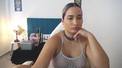 Snapshot of alicee_wild_ chatting on October 2025 09:34:01 PM Alicia 1000 PM - 600 AM COLOMBIAN TIME online show from October 2025 09:34:01 PM