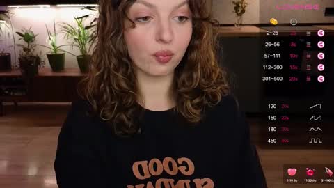 Snapshot of alicekingsleigh chatting on March 2025 10:35:02 AM AliceKingsleigh online show from March 2025 10:35:02 AM