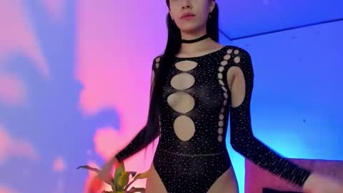 Alicee  online show from November 2025 10:28:02 AM