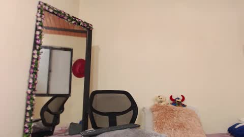 Snapshot of aliceusher_1 chatting on December 2024 01:05:01 AM J Ruiz online show from December 2024 01:05:01 AM