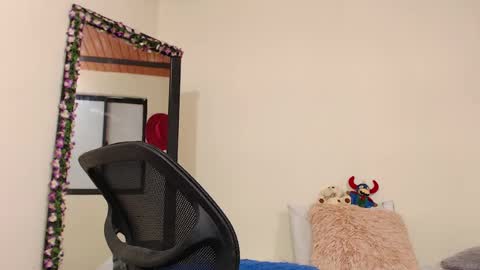 Snapshot of aliceusher_1 chatting on January 2025 02:41:01 PM J Ruiz online show from January 2025 02:41:01 PM