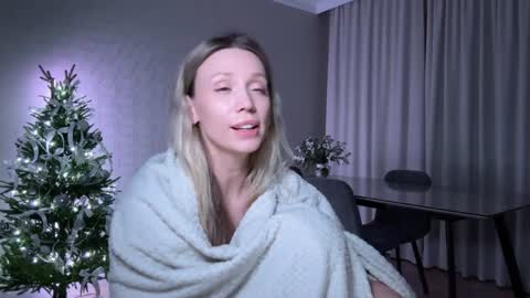 Snapshot of alicewonders_ chatting on December 2024 10:36:02 PM Alice online show from December 2024 10:36:02 PM