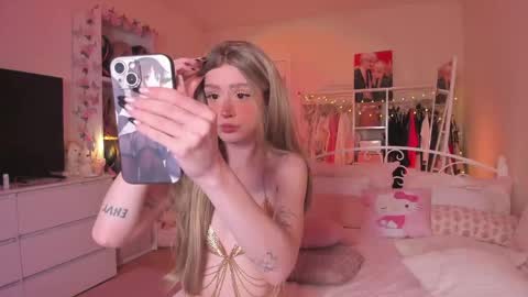 Snapshot of alicexbae chatting on June 2026 03:05:01 PM from wonderland online show from June 2026 03:05:01 PM