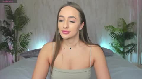 Snapshot of alicia_edwards chatting on February 2025 01:52:02 AM Mia online show from February 2025 01:52:02 AM