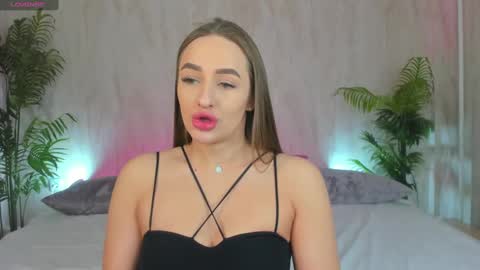 Snapshot of alicia_edwards chatting on February 2025 01:52:01 AM Mia online show from February 2025 01:52:01 AM