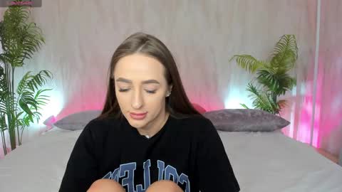Snapshot of alicia_edwards chatting on February 2025 02:07:02 AM Mia online show from February 2025 02:07:02 AM