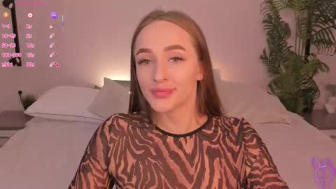 Snapshot of alicia_edwards chatting on October 2025 01:53:02 AM Mia online show from October 2025 01:53:02 AM