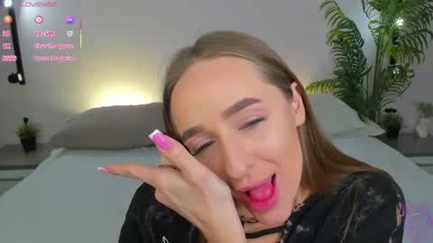 Mia online show from October 2025 01:46:02 AM