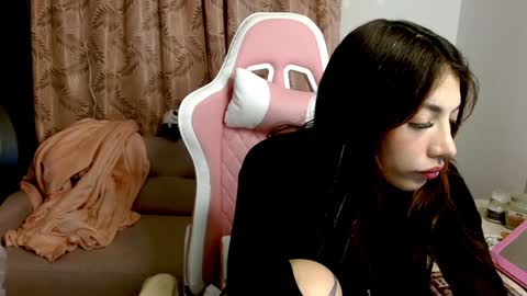 Snapshot of alicia_key_ chatting on December 2024 04:34:02 AM ALICIA online show from December 2024 04:34:02 AM