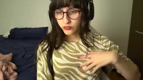 Snapshot of alicia_love29 chatting on January 2025 04:15:01 AM Alice online show from January 2025 04:15:01 AM