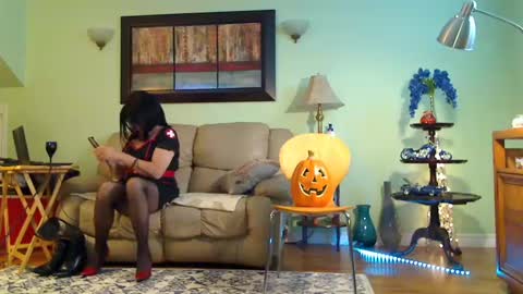 Snapshot of aliciadehart181 chatting on October 2025 07:57:02 PM Alicia deHart Help me reach 1000 Followers. Its FREE online show from October 2025 07:57:02 PM