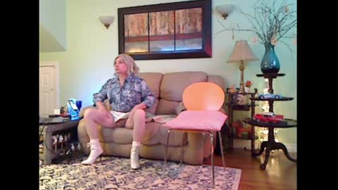 Alicia deHart  Help me reach 1000 Followers. Its FREE online show from April 2026 08:50:01 PM