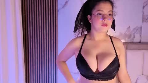 Snapshot of alicialevy chatting on November 2025 11:47:02 AM LUNA online show from November 2025 11:47:02 AM