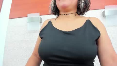 im tutti online show from December 2025 02:06:01 AM