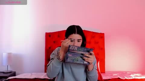 aliice_walker_ online show from December 2024 12:38:02 PM